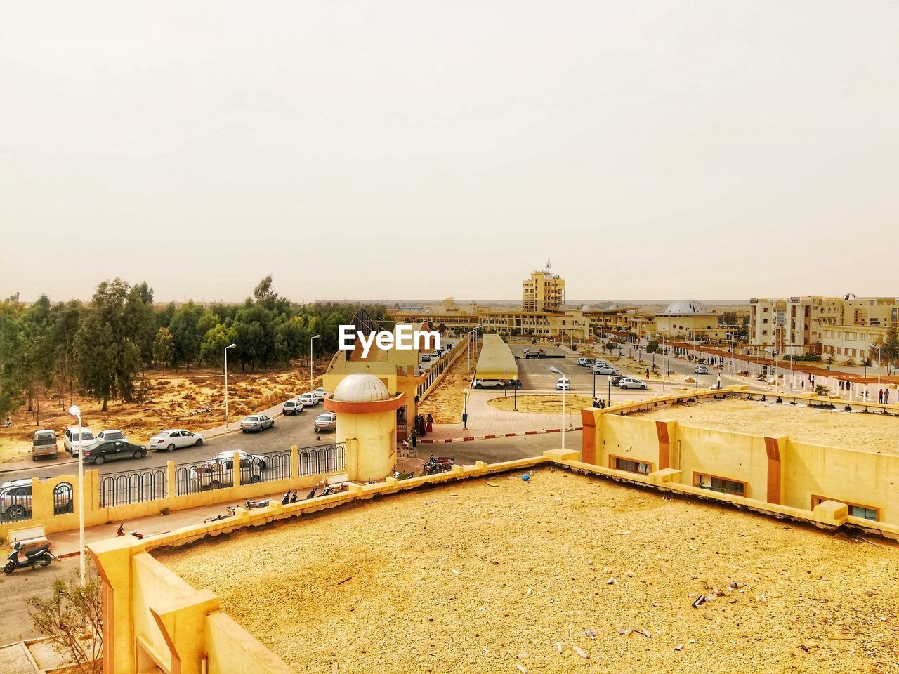 HIGH ANGLE VIEW OF BUILDINGS AGAINST SKY