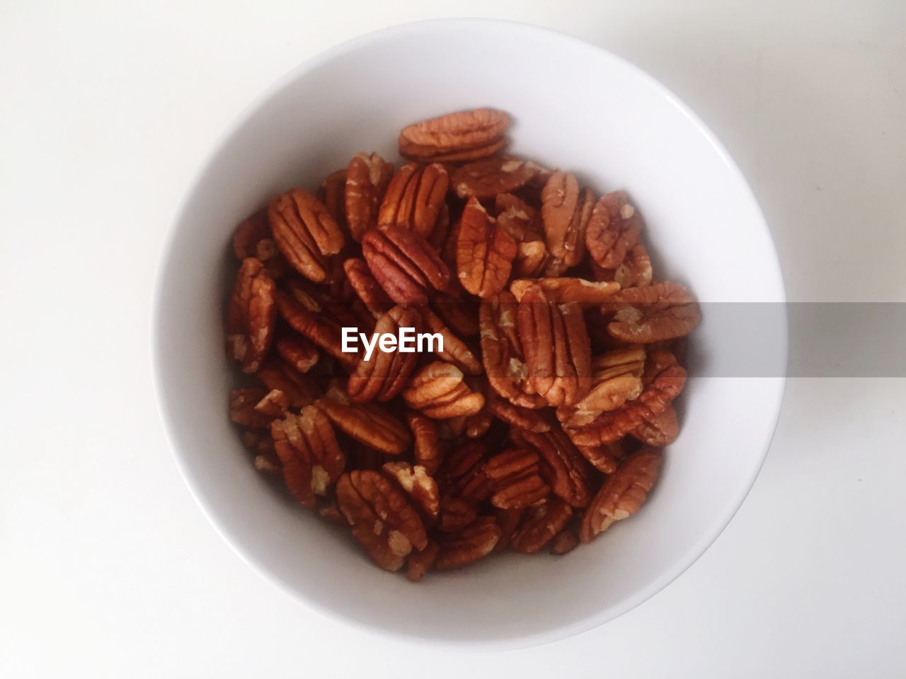 CLOSE-UP OF FOOD IN PLATE