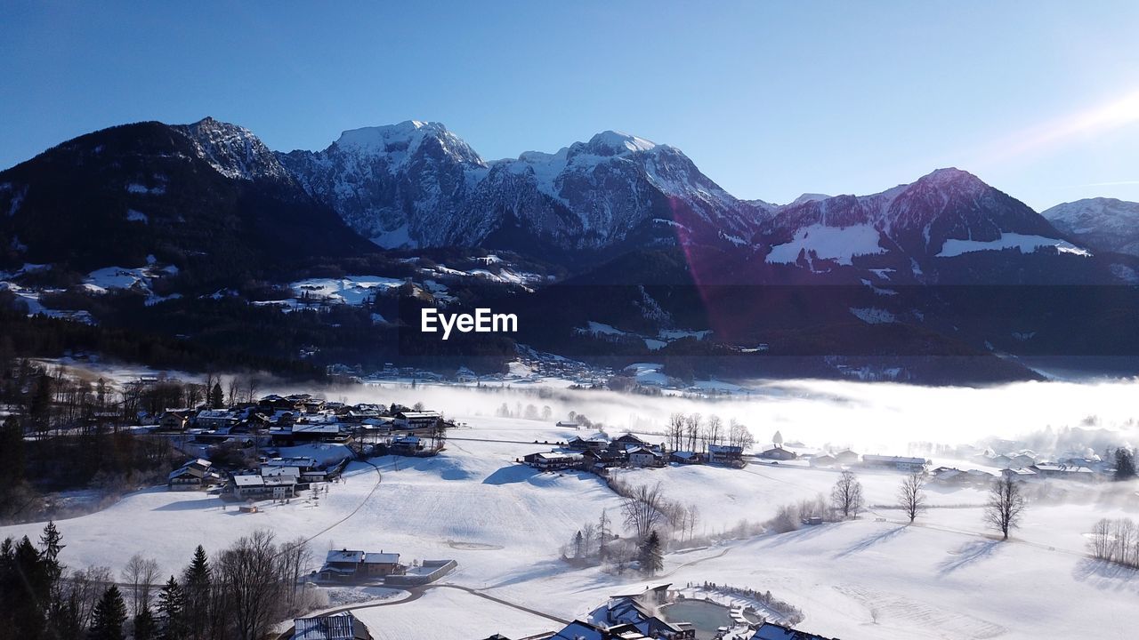 SNOW COVERED MOUNTAIN AGAINST SKY