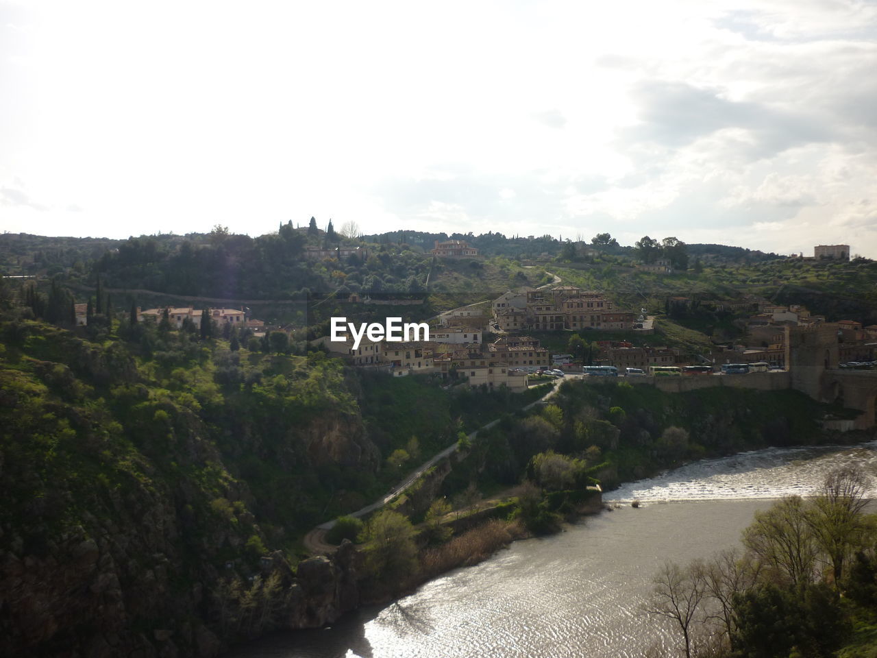 HIGH ANGLE VIEW OF HOUSES BY RIVER IN TOWN