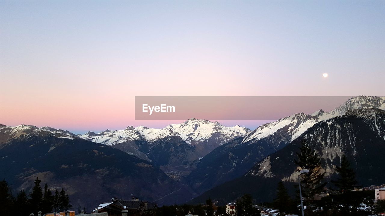 SCENIC VIEW OF SNOWCAPPED MOUNTAINS