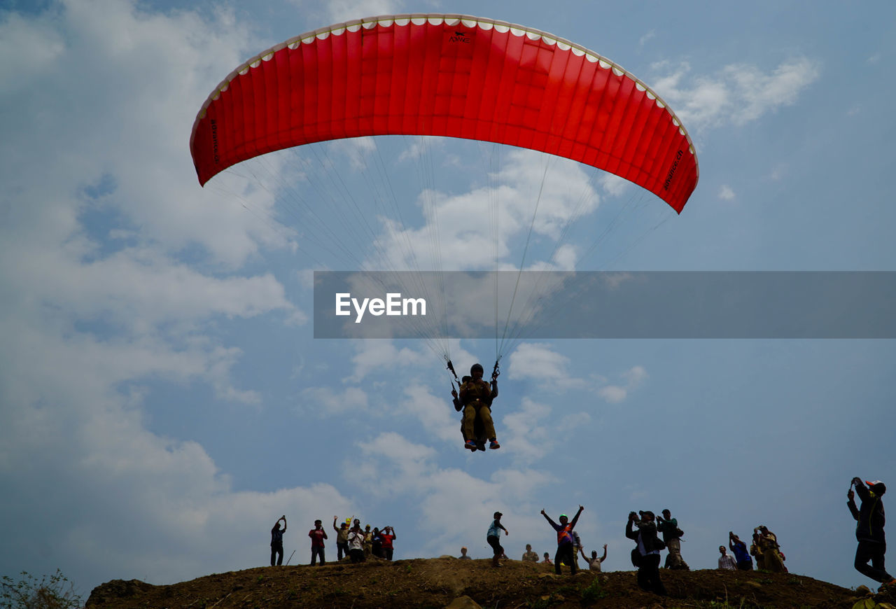 PEOPLE FLYING KITE