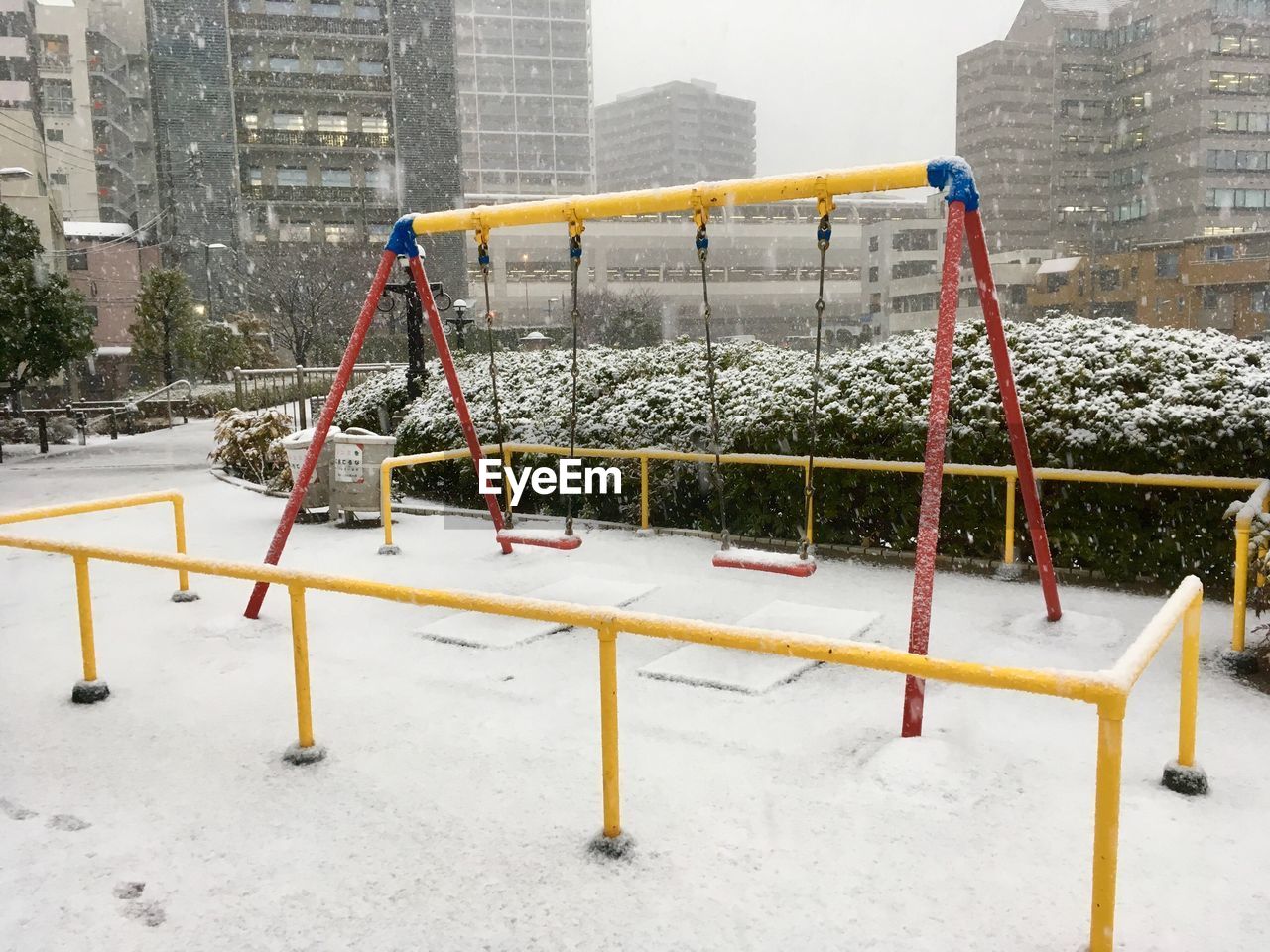 DECK CHAIRS IN WINTER