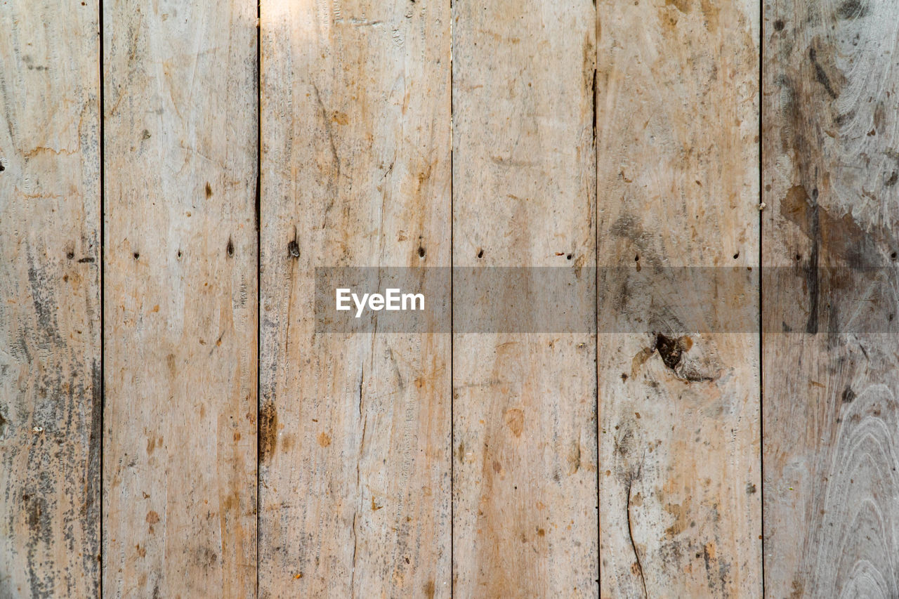 FULL FRAME SHOT OF WOODEN PLANKS