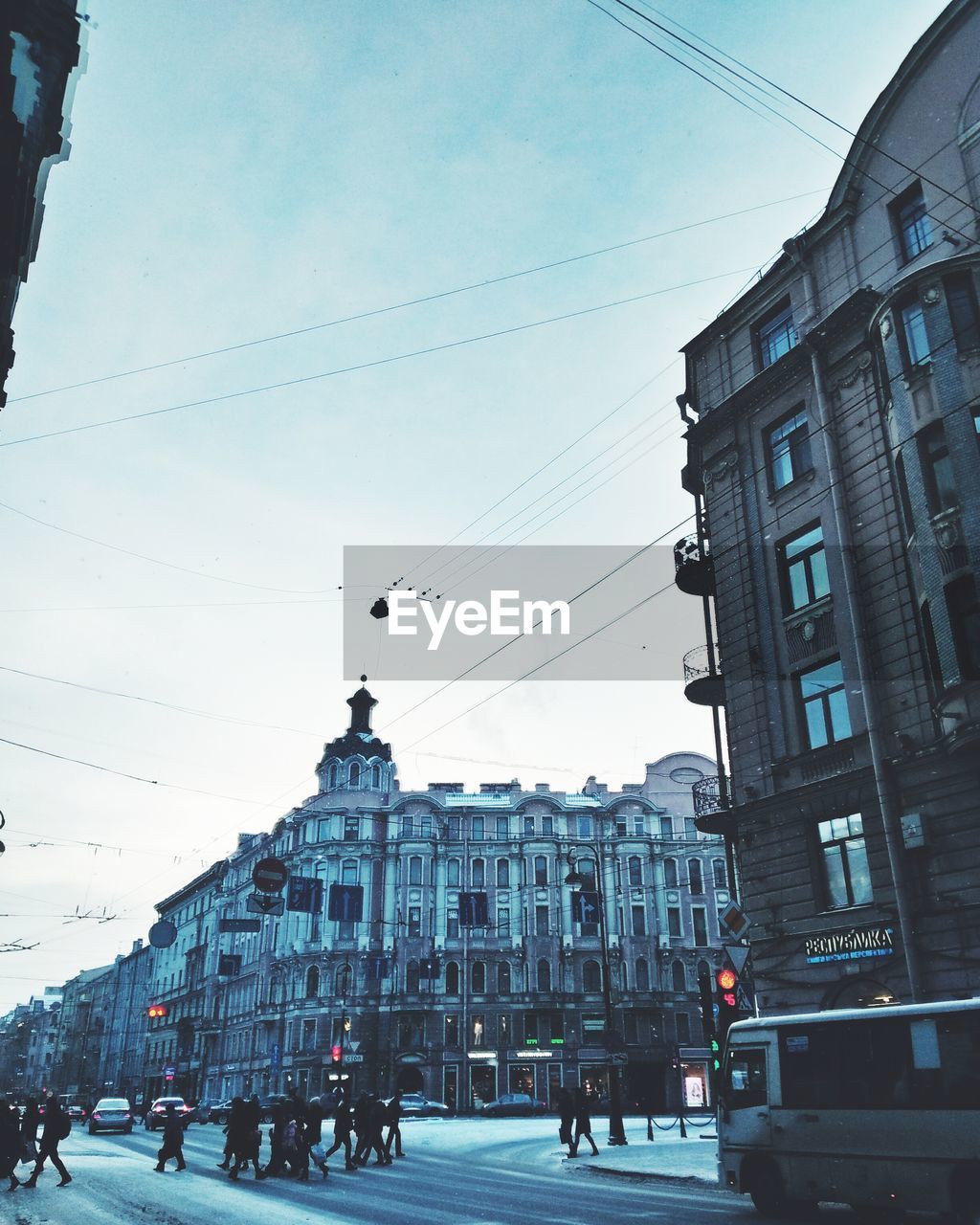 VIEW OF CITYSCAPE AGAINST SKY