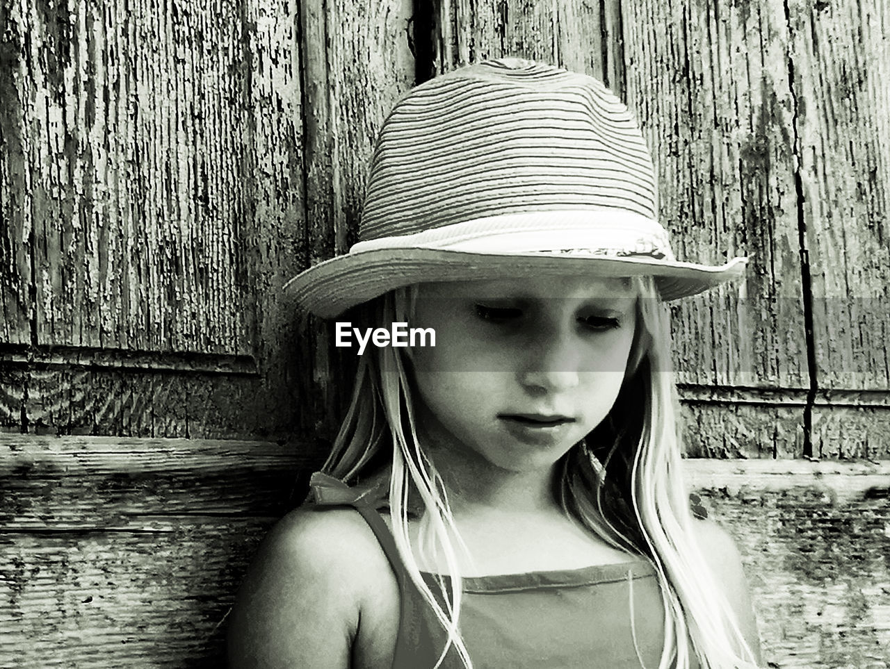 PORTRAIT OF GIRL WITH HAT