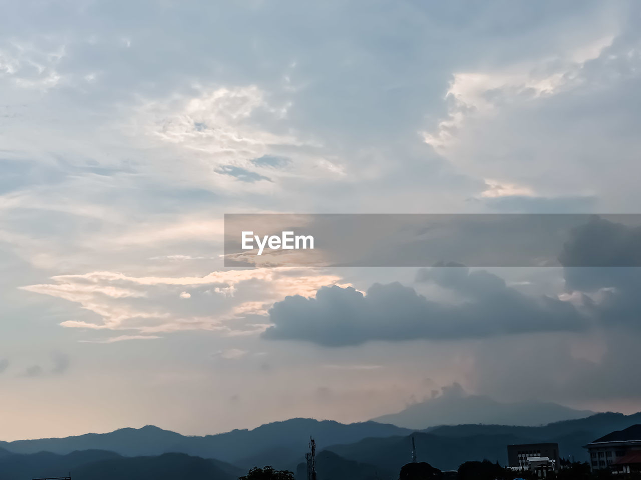 SILHOUETTE MOUNTAINS AGAINST SKY AT SUNSET