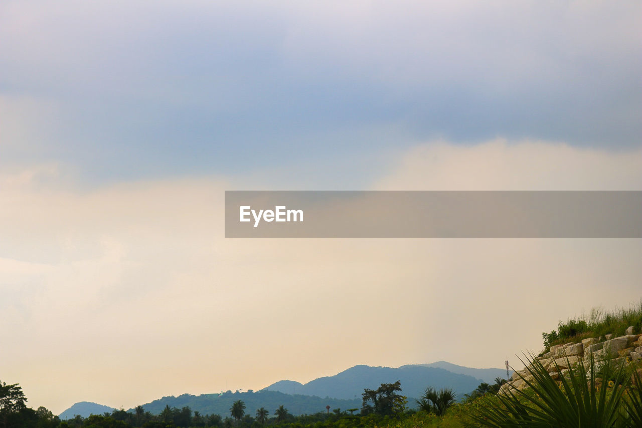 LOW ANGLE VIEW OF MOUNTAINS AGAINST SKY