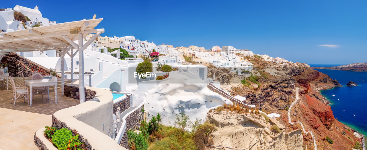 Amazing sea view on traditional white cave house on santorini island. santorini, cyclades, greece