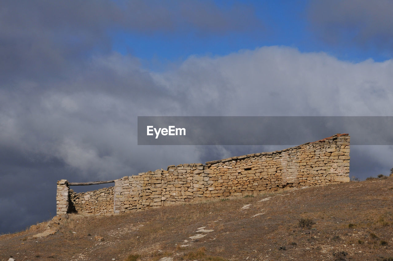 LOW ANGLE VIEW OF FORT AGAINST SKY