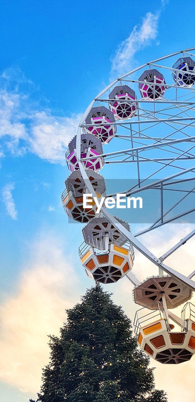 LOW ANGLE VIEW OF CHAIN SWING RIDE AGAINST BLUE SKY