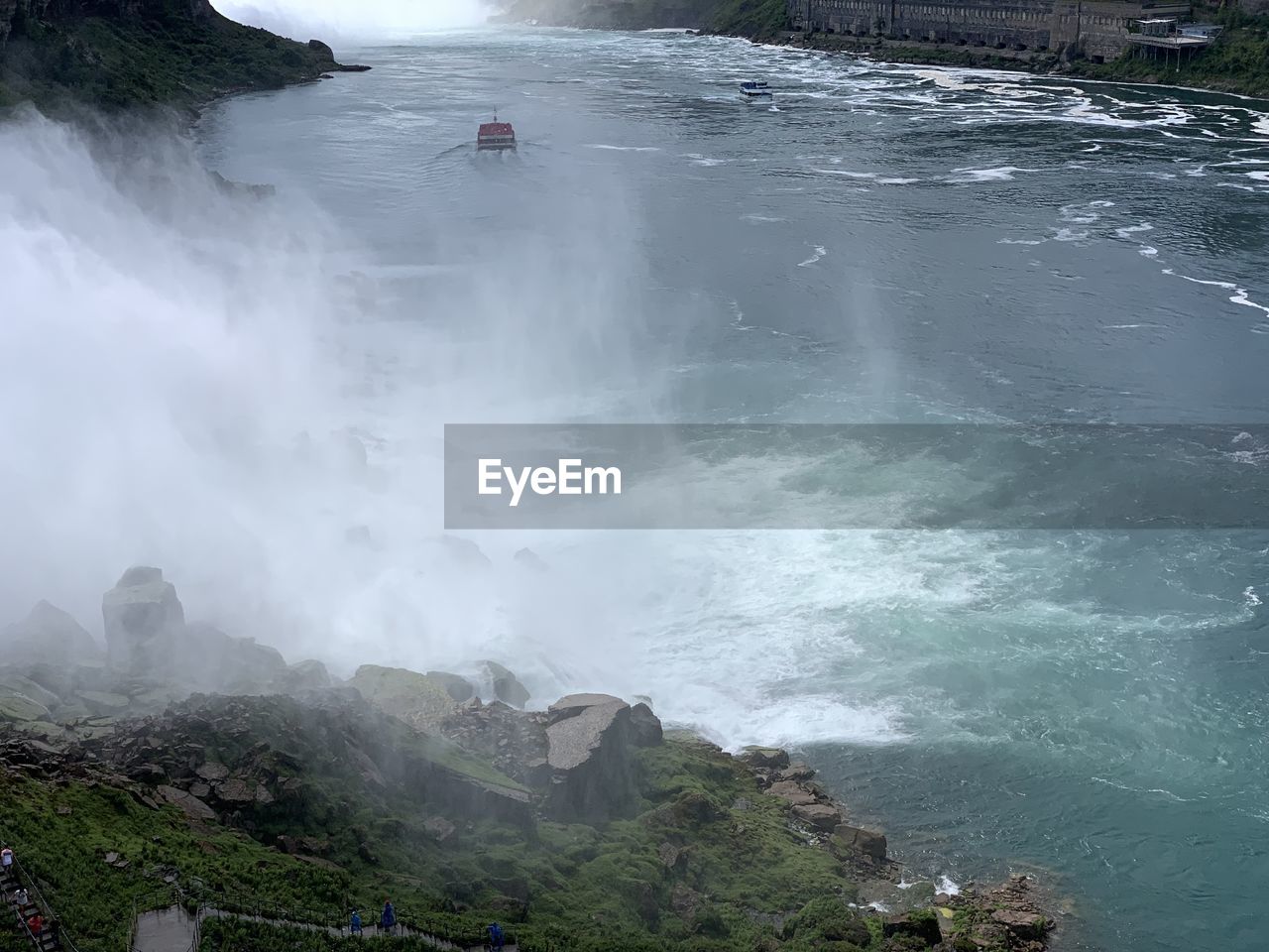 HIGH ANGLE VIEW OF WAVES BREAKING ON ROCKS