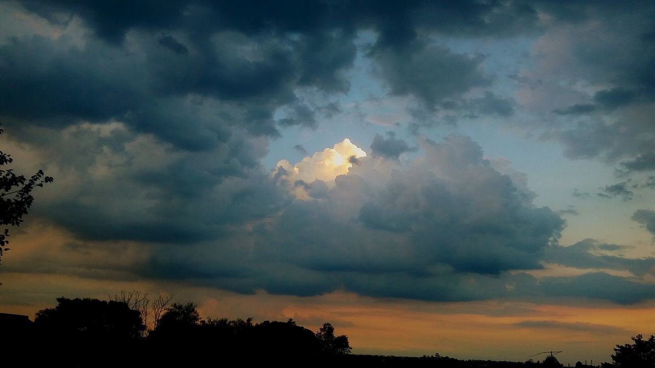 LOW ANGLE VIEW OF DRAMATIC SKY DURING SUNSET