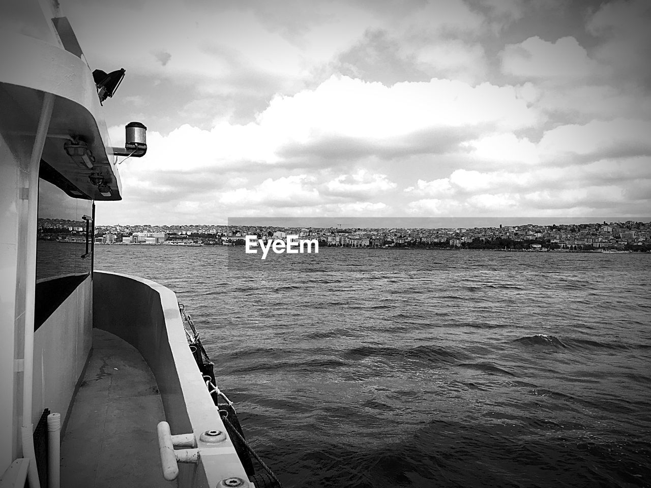 PANORAMIC VIEW OF SEA AGAINST SKY