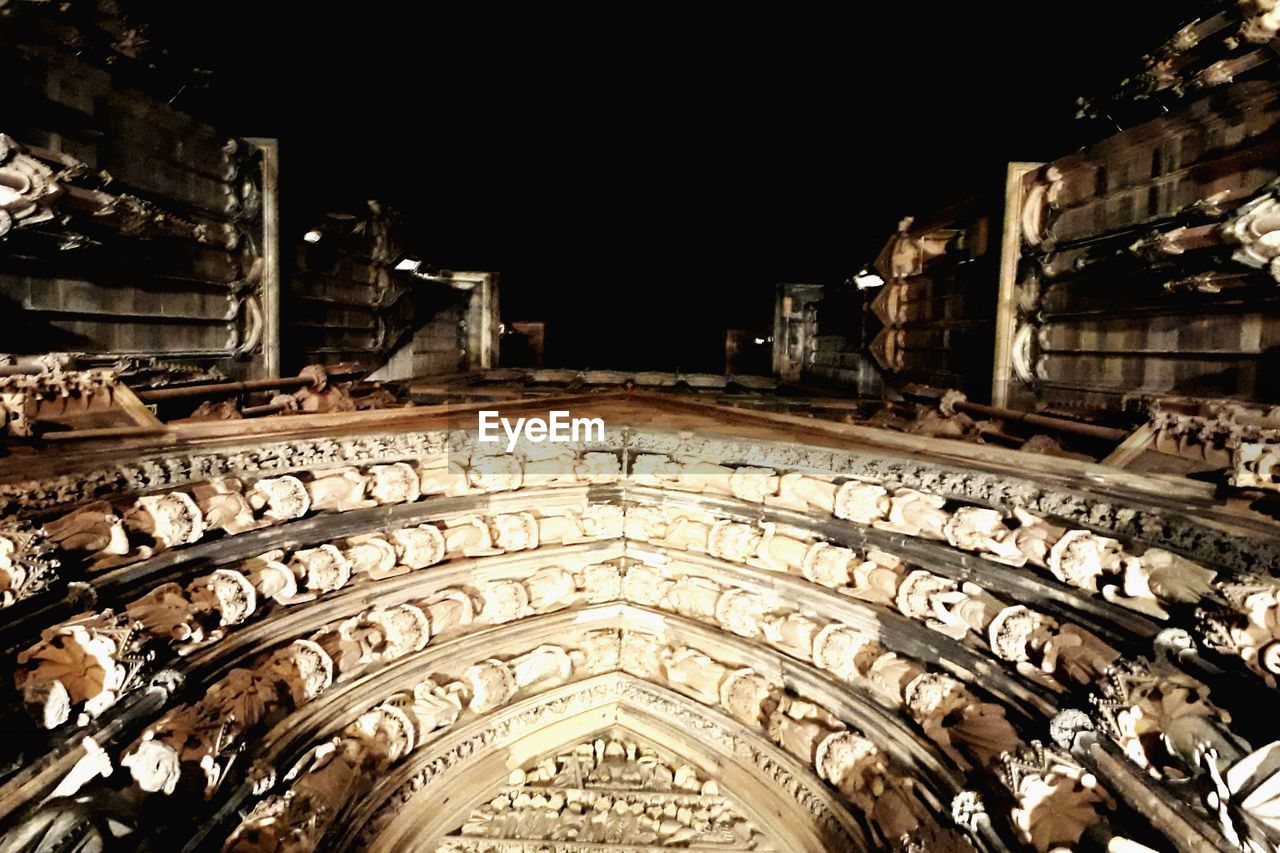 ILLUMINATED BUILDING EXTERIOR AT NIGHT