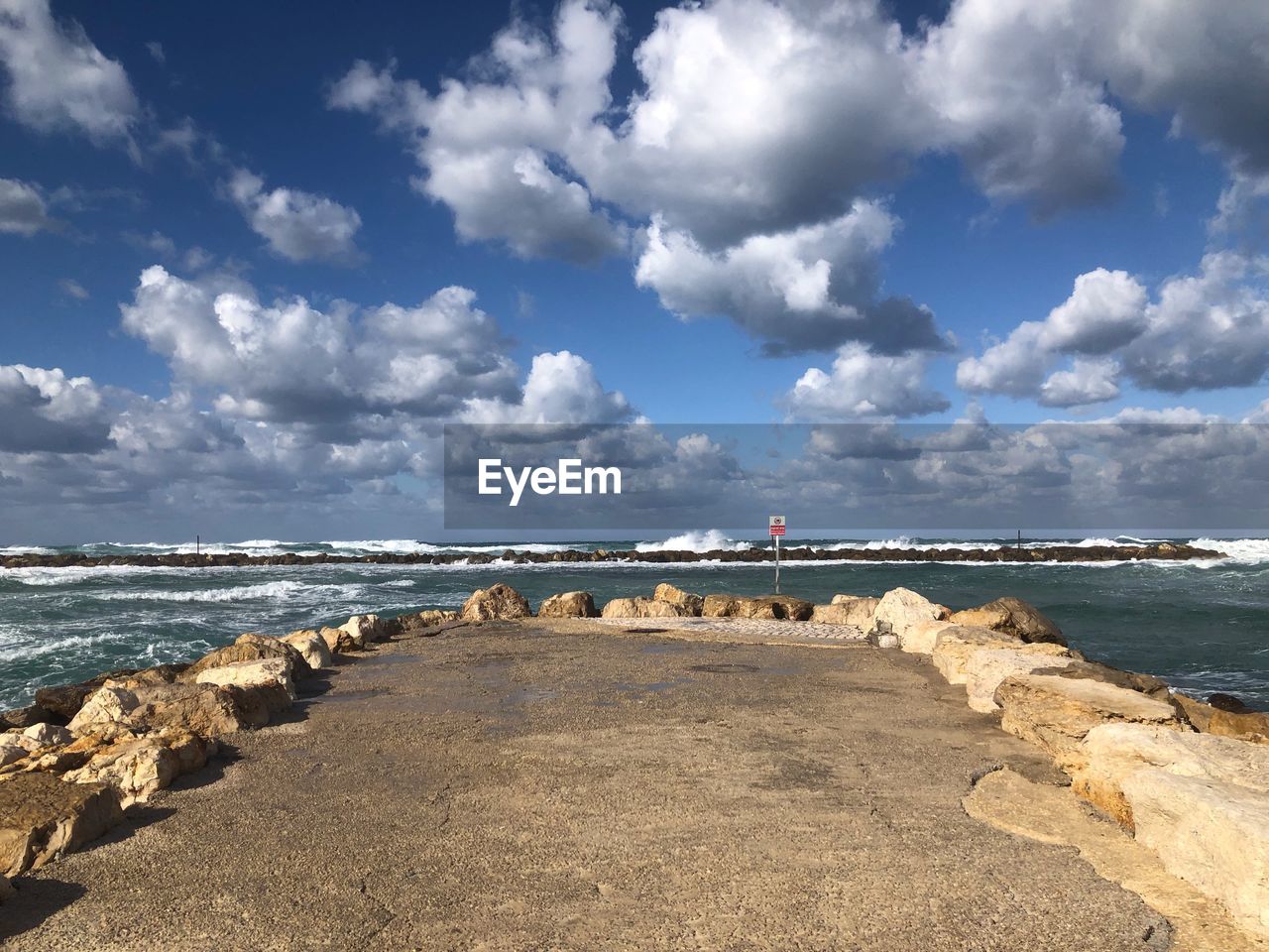 PANORAMIC SHOT OF SEA AGAINST SKY