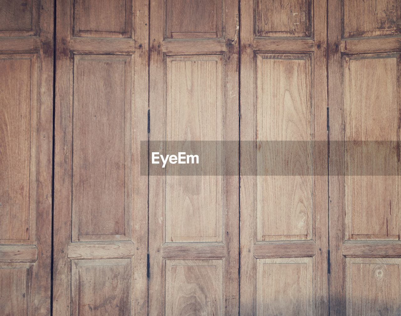 FULL FRAME SHOT OF WOODEN PLANKS