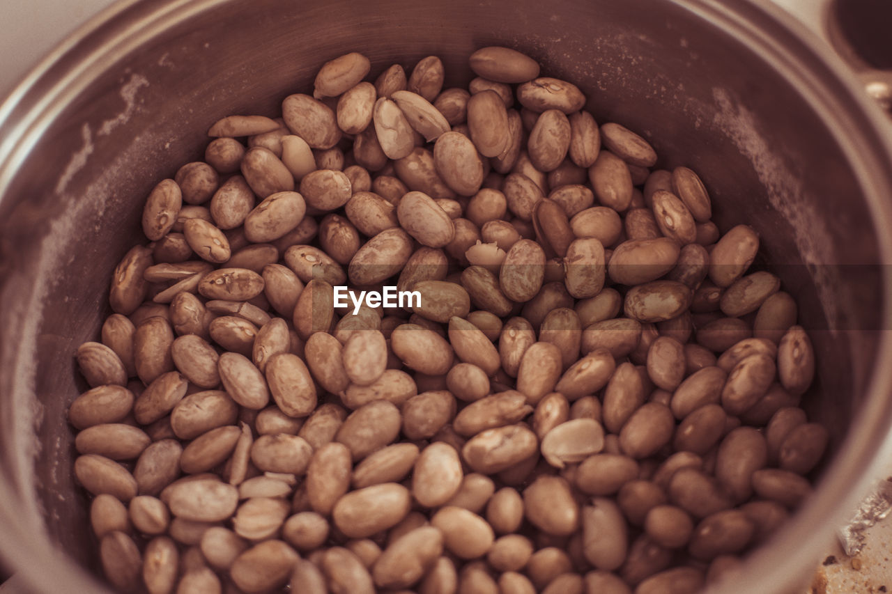 CLOSE-UP OF COFFEE BEANS IN CONTAINER