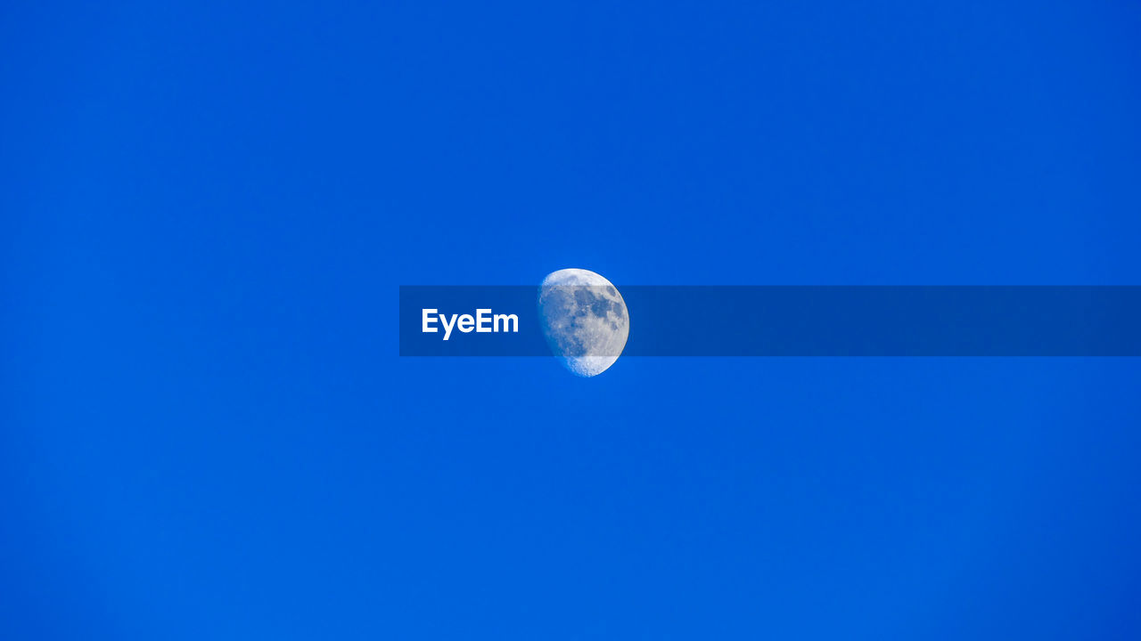 SCENIC VIEW OF MOON AGAINST CLEAR BLUE SKY