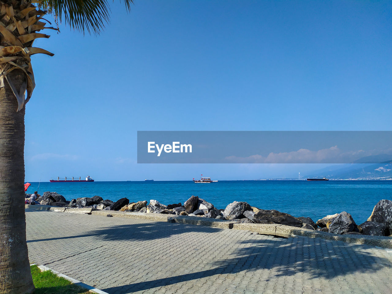 SCENIC VIEW OF SEA AGAINST BLUE SKY