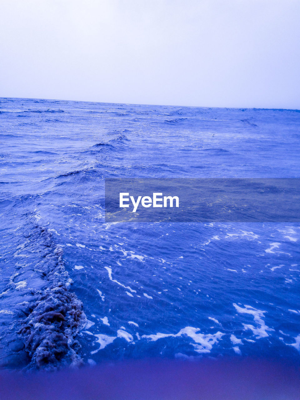 SCENIC VIEW OF SEA AGAINST BLUE SKY