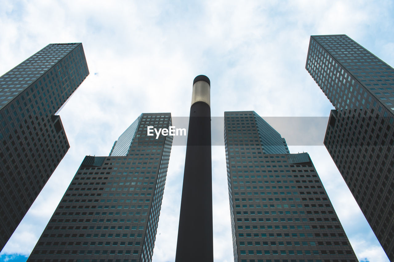 LOW ANGLE VIEW OF BUILDINGS AGAINST SKY IN CITY