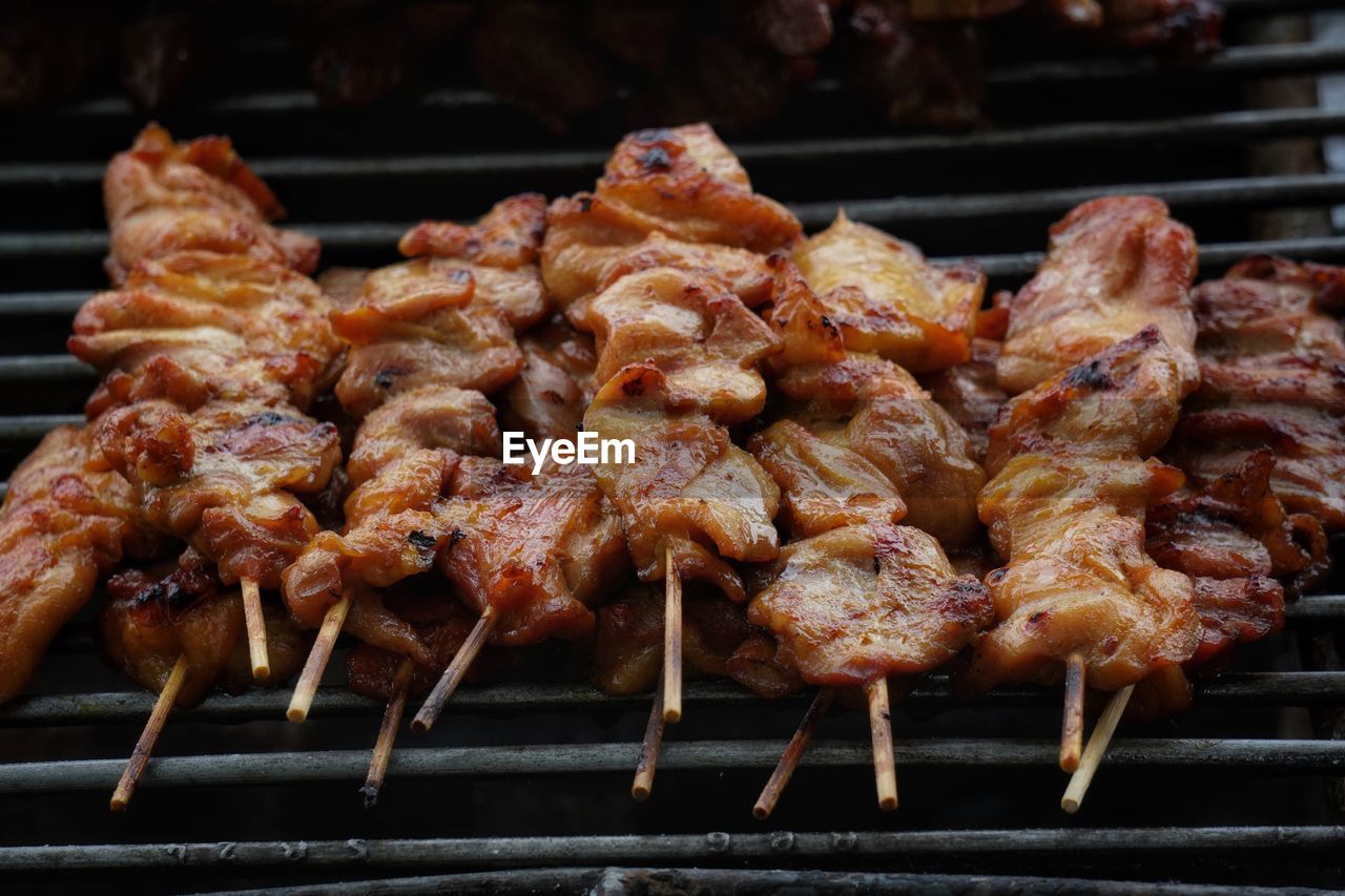 CLOSE-UP OF MEAT ON BARBECUE