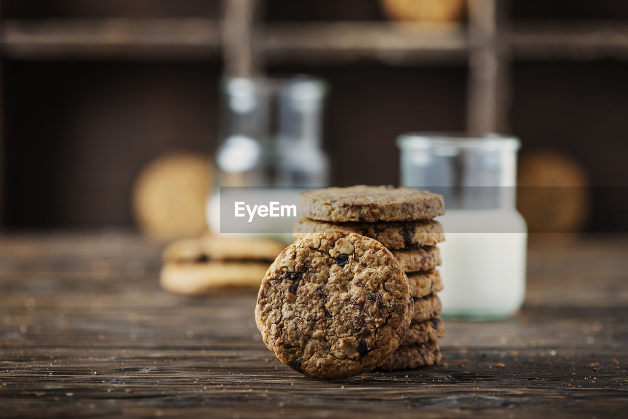 CLOSE-UP OF COOKIES