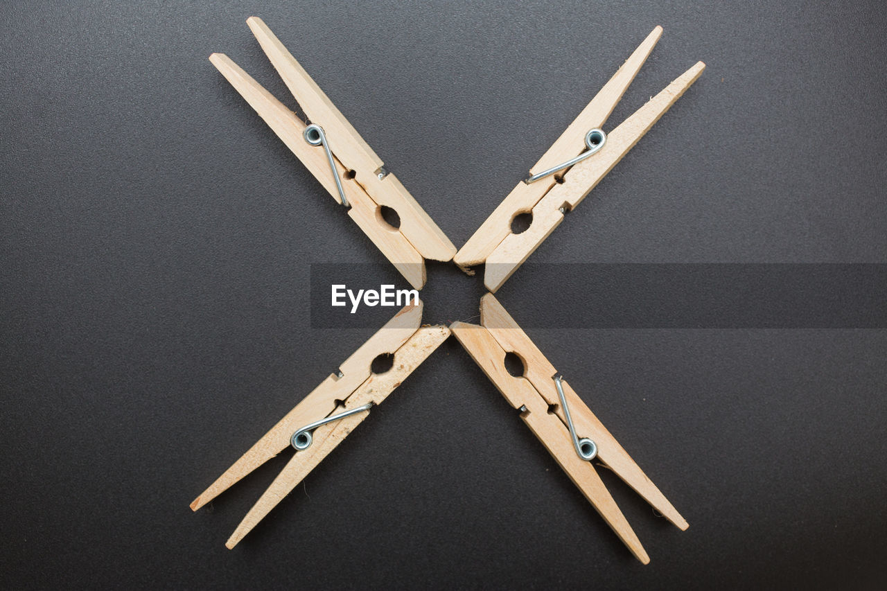 HIGH ANGLE VIEW OF PAPER ON TABLE