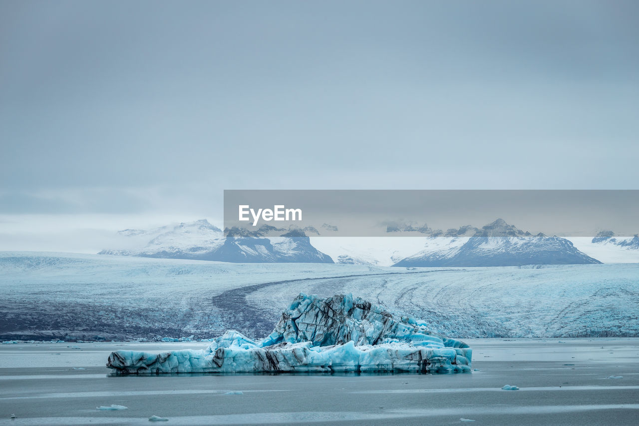 SCENIC VIEW OF SNOWCAPPED LANDSCAPE AGAINST SKY