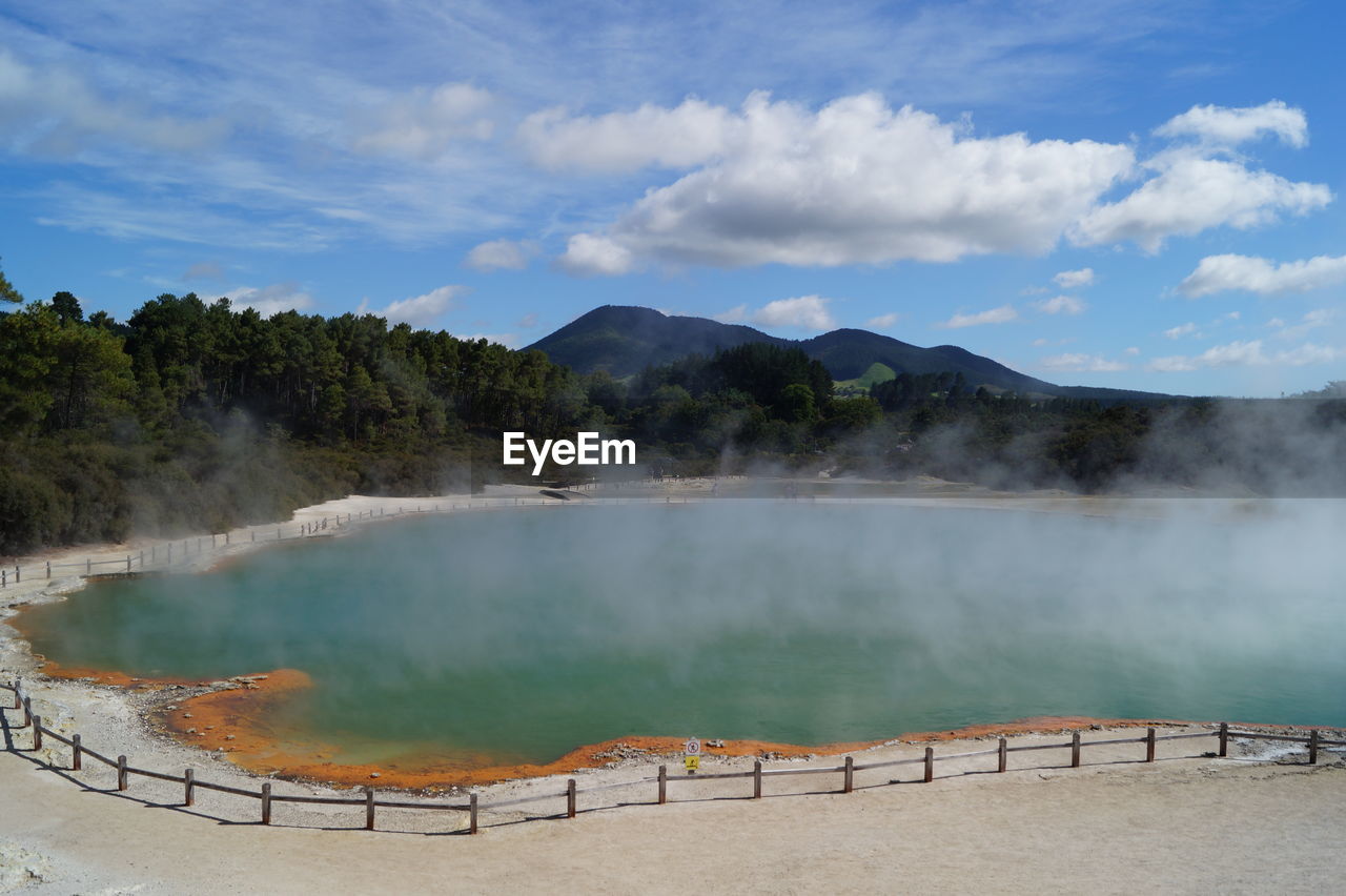 PANORAMIC VIEW OF LAKE AGAINST SKY