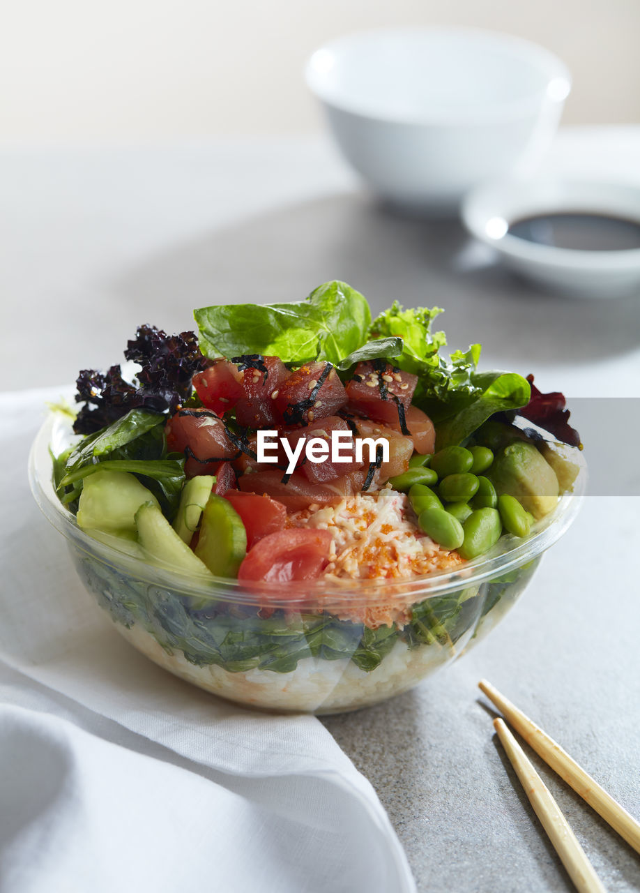 Poke bowl with tuna and vegetables