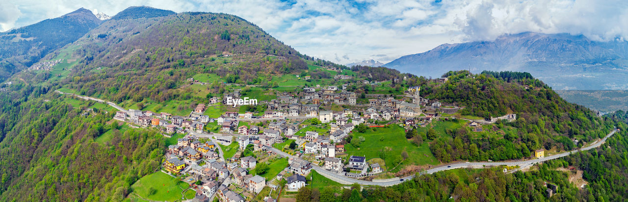 HIGH ANGLE VIEW OF TOWNSCAPE AND MOUNTAINS