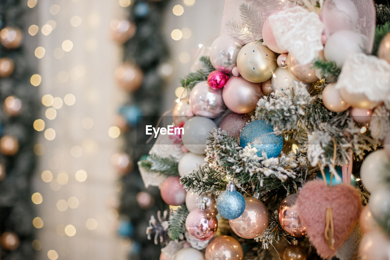 CLOSE-UP OF DECORATED CHRISTMAS TREE