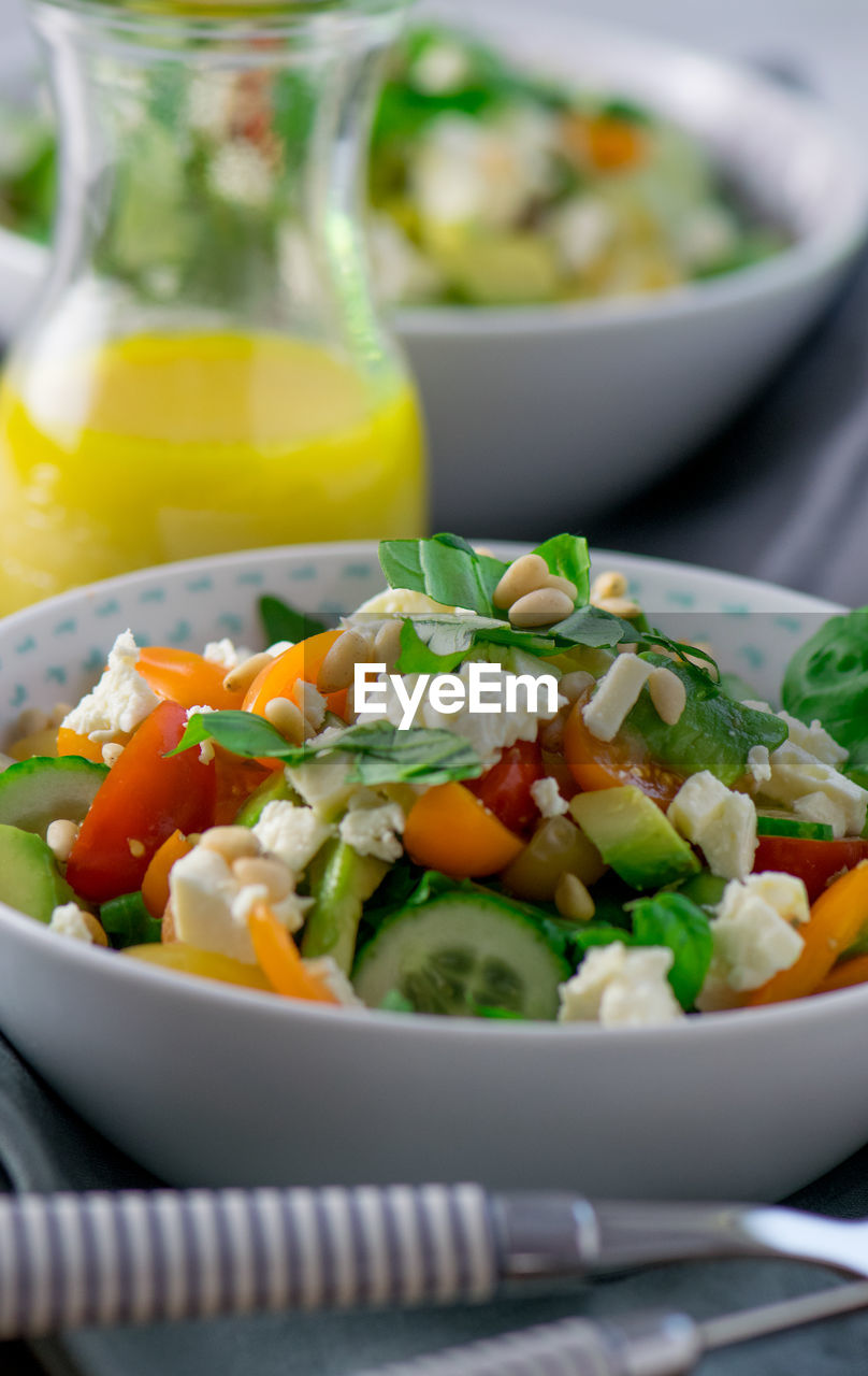 CLOSE-UP OF SALAD IN BOWL