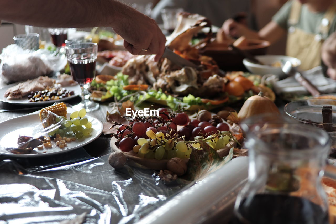 CLOSE-UP OF FOOD ON TABLE