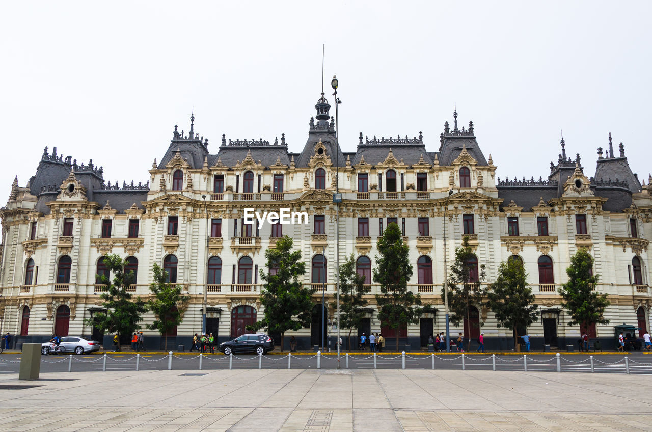 FACADE OF HISTORIC BUILDING AGAINST SKY