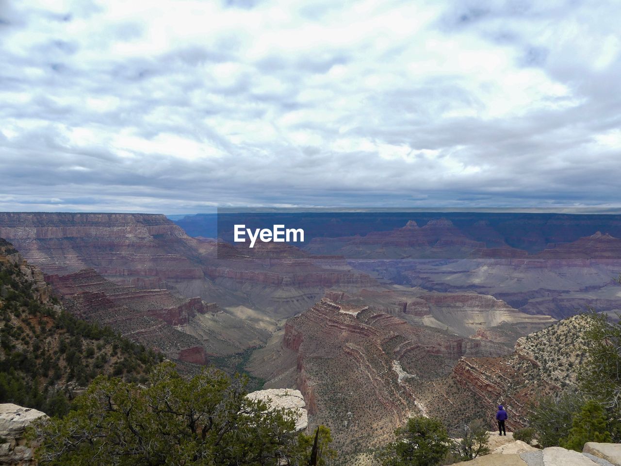 HIGH ANGLE VIEW OF MOUNTAIN RANGE AGAINST CLOUDY SKY