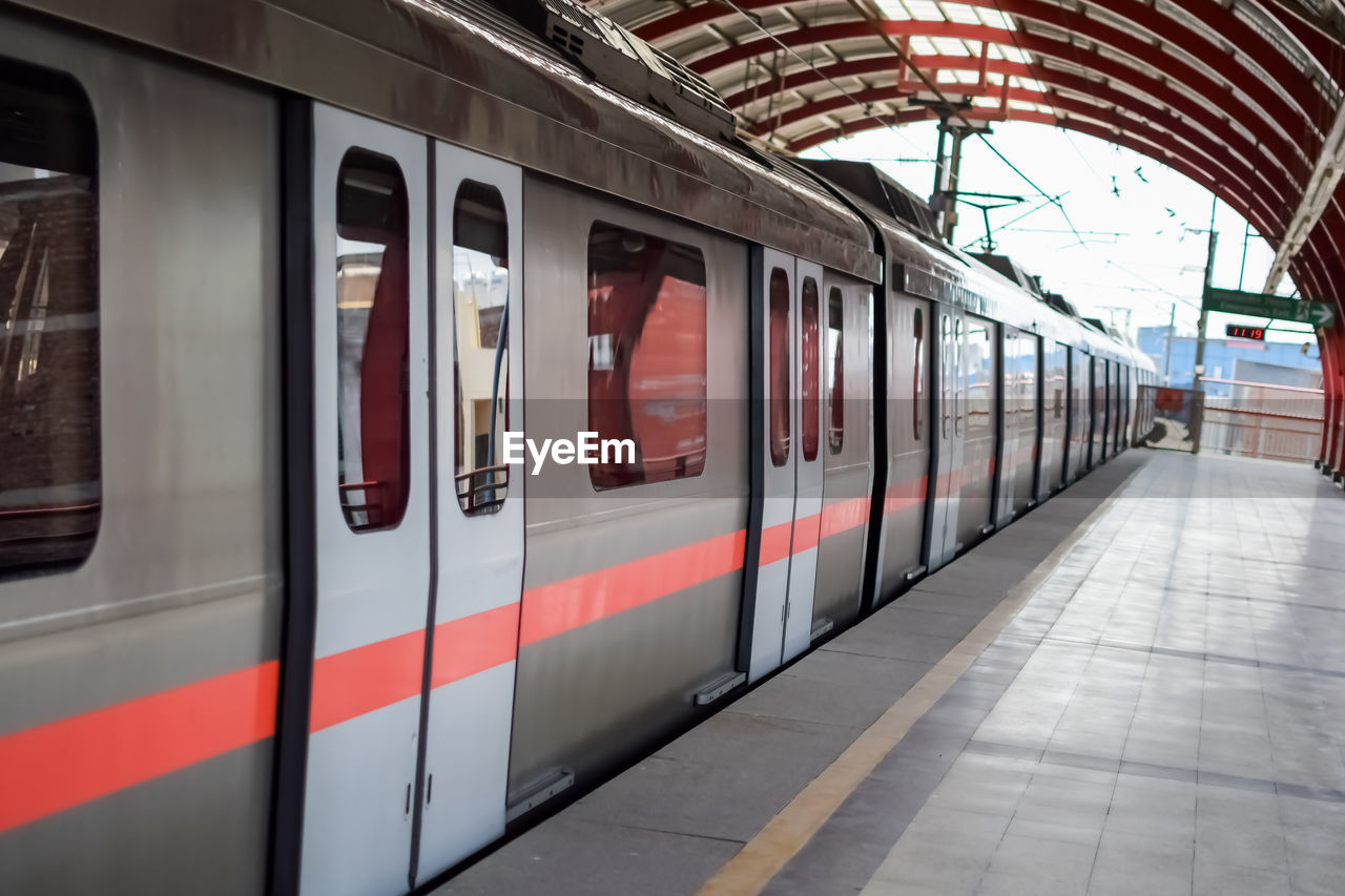 Delhi metro train arriving at jhandewalan metro station in new delhi, india,asia, public metro train