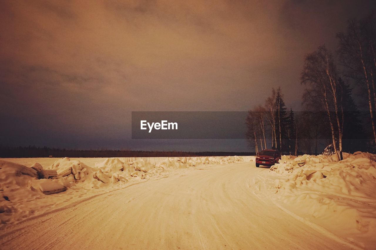 SCENIC VIEW OF SNOW LANDSCAPE AGAINST SKY AT NIGHT