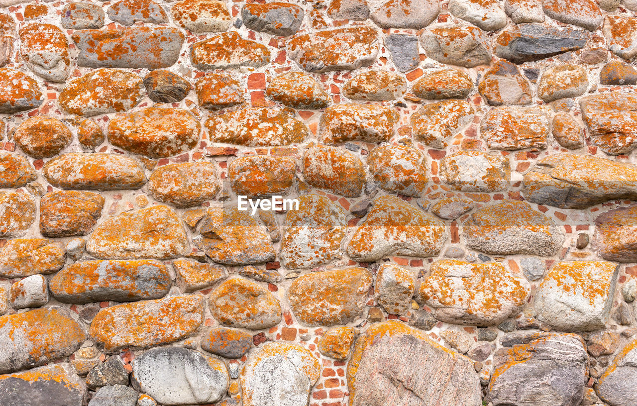 CLOSE-UP OF STONE WALL