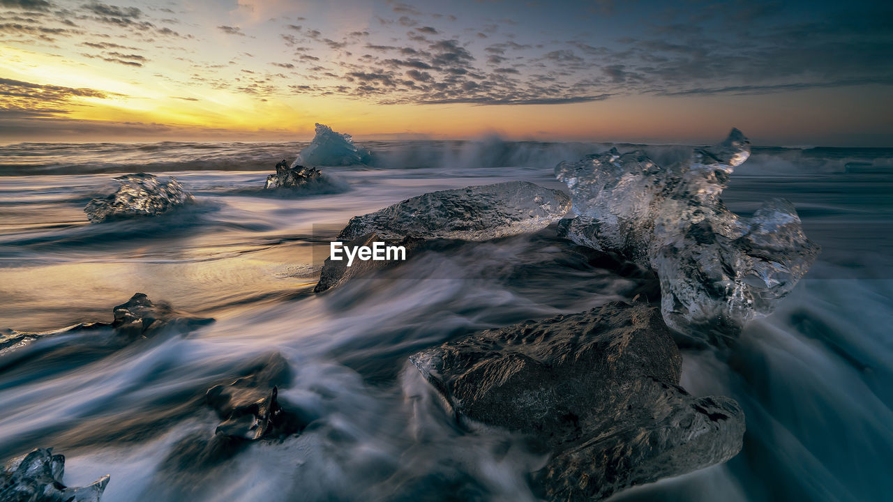 Strong waves on diamond beach, iceland