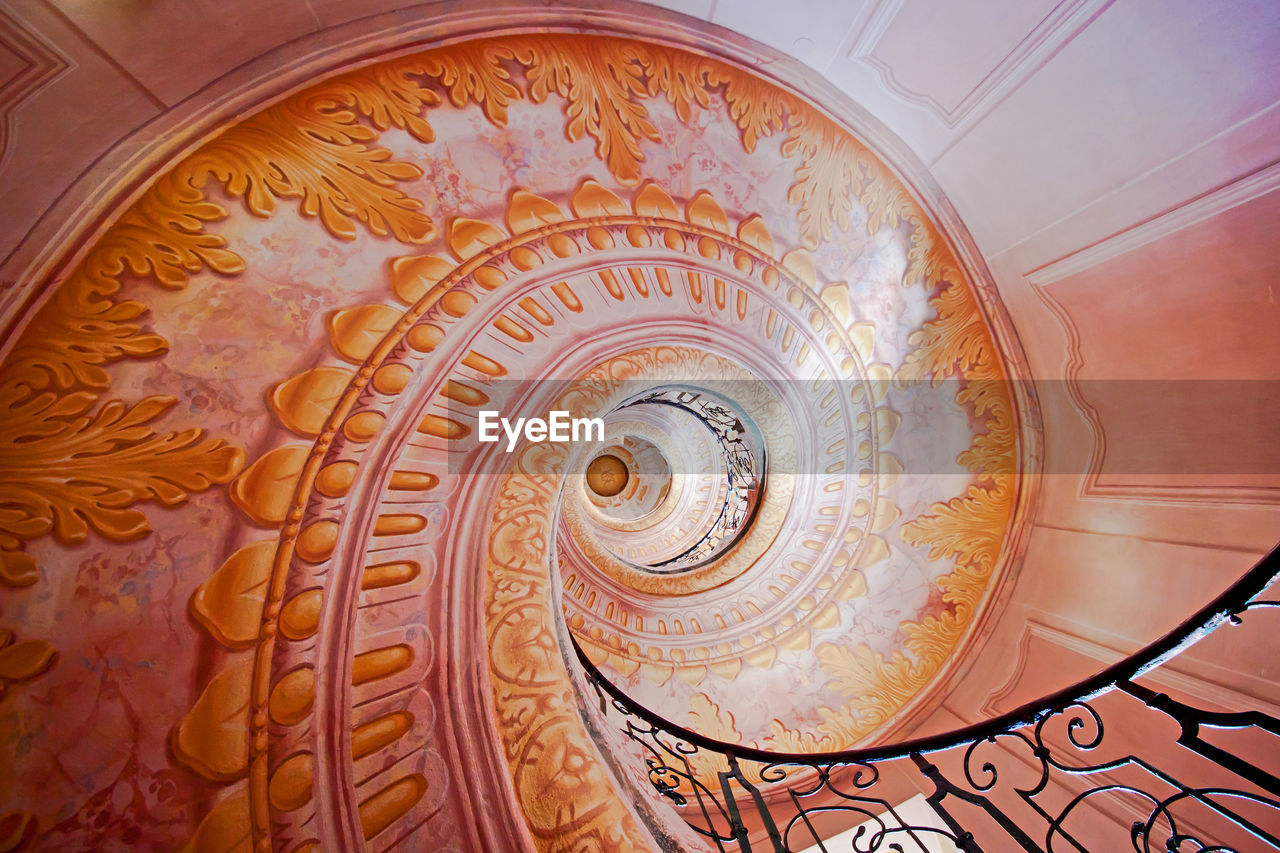 LOW ANGLE VIEW OF SPIRAL STAIRCASE