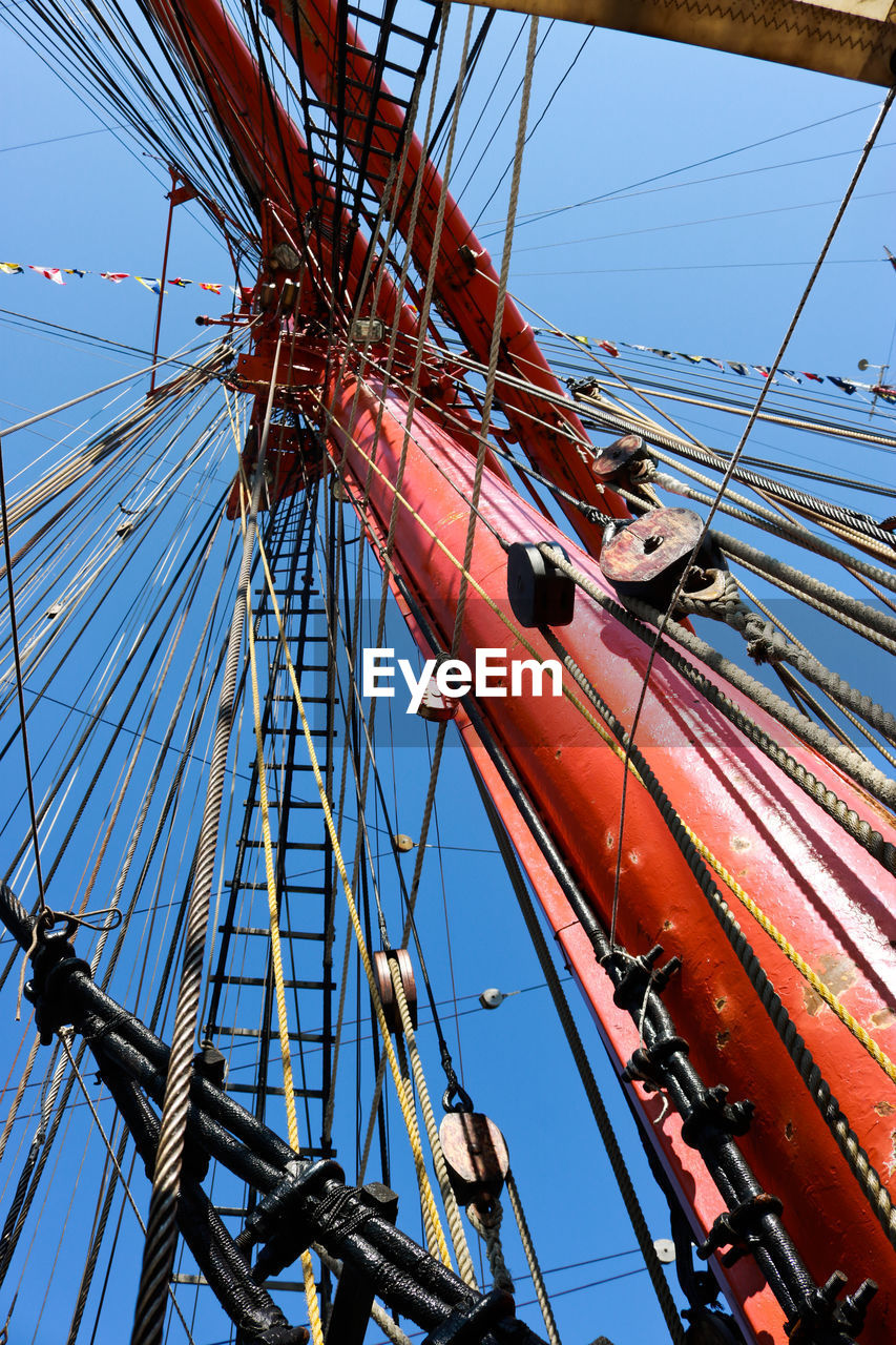 LOW ANGLE VIEW OF SHIP SAILING AGAINST CLEAR BLUE SKY