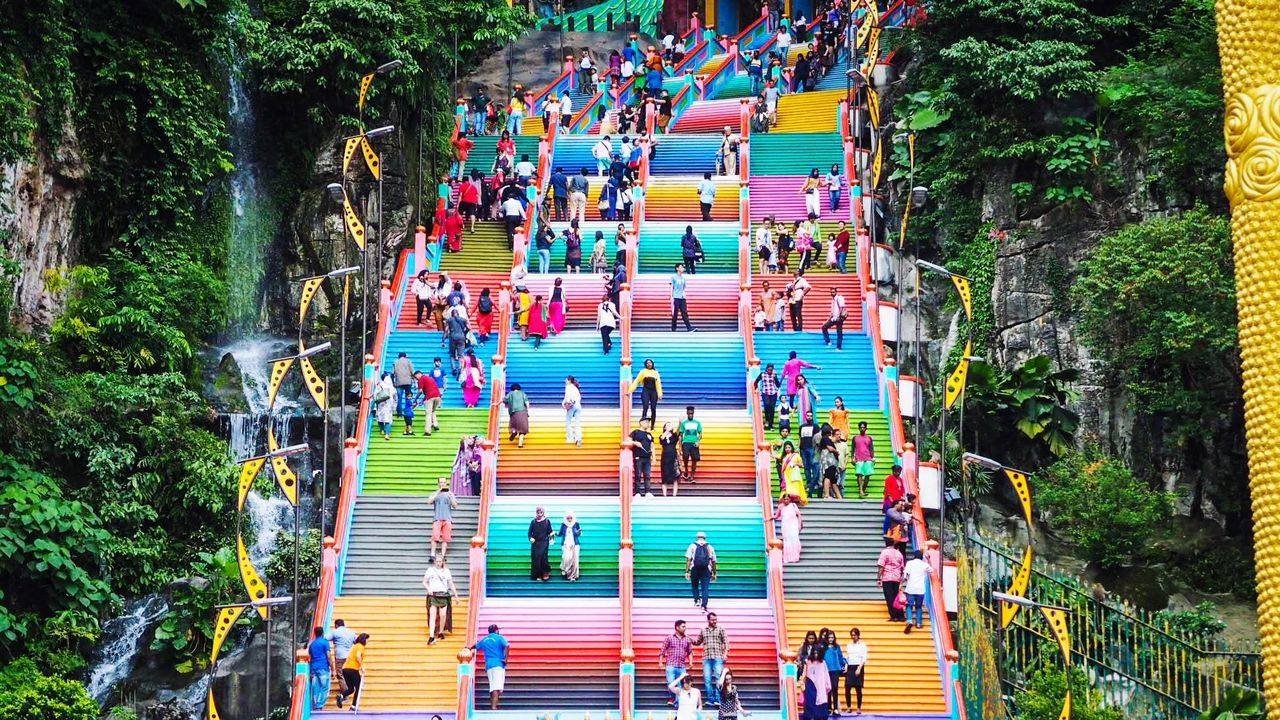 HIGH ANGLE VIEW OF PEOPLE ON THE BEACH