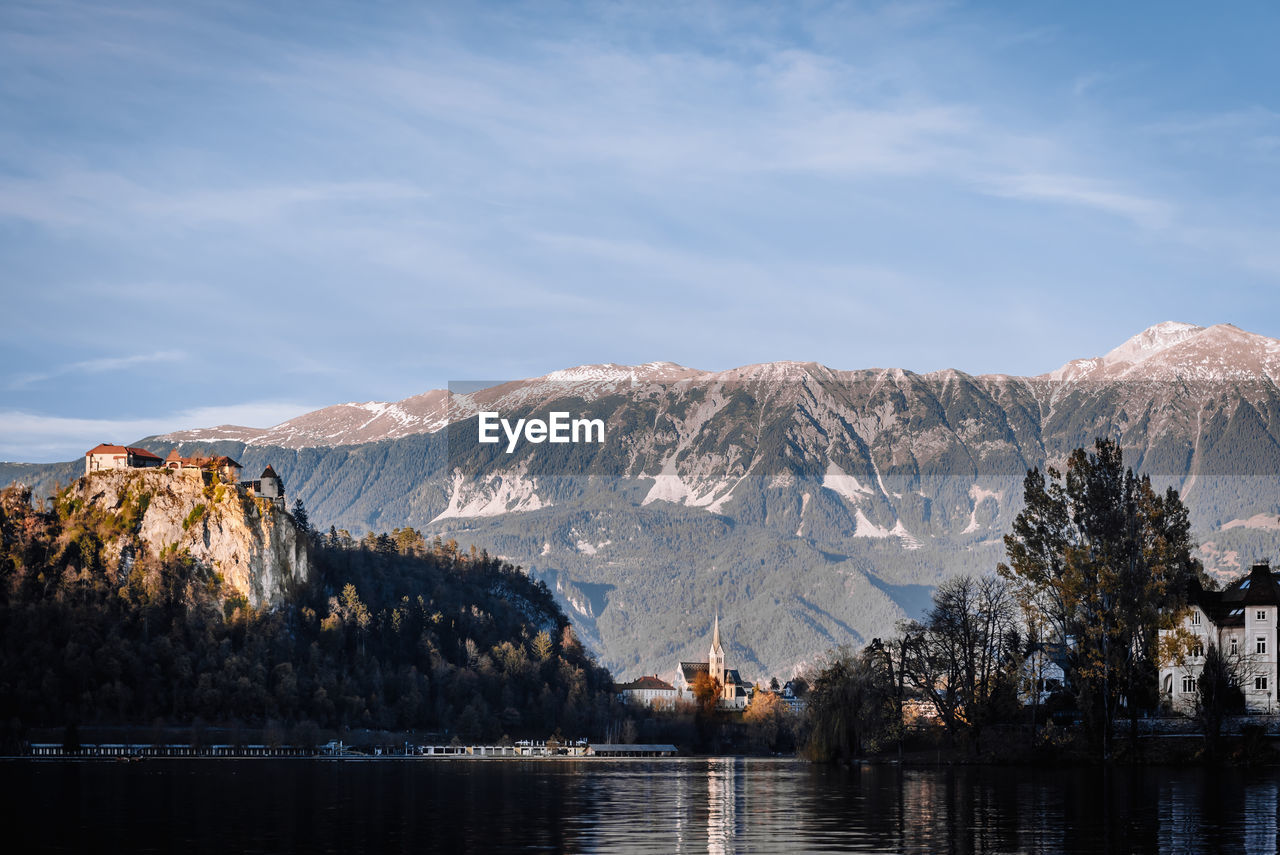 SCENIC VIEW OF LAKE AND SNOWCAPPED MOUNTAINS AGAINST SKY