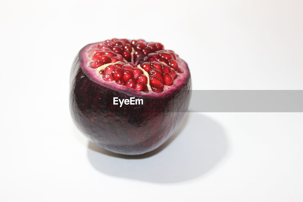 HIGH ANGLE VIEW OF RED FRUIT AGAINST WHITE BACKGROUND