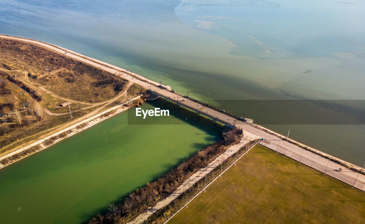 HIGH ANGLE VIEW OF DAM ON LANDSCAPE