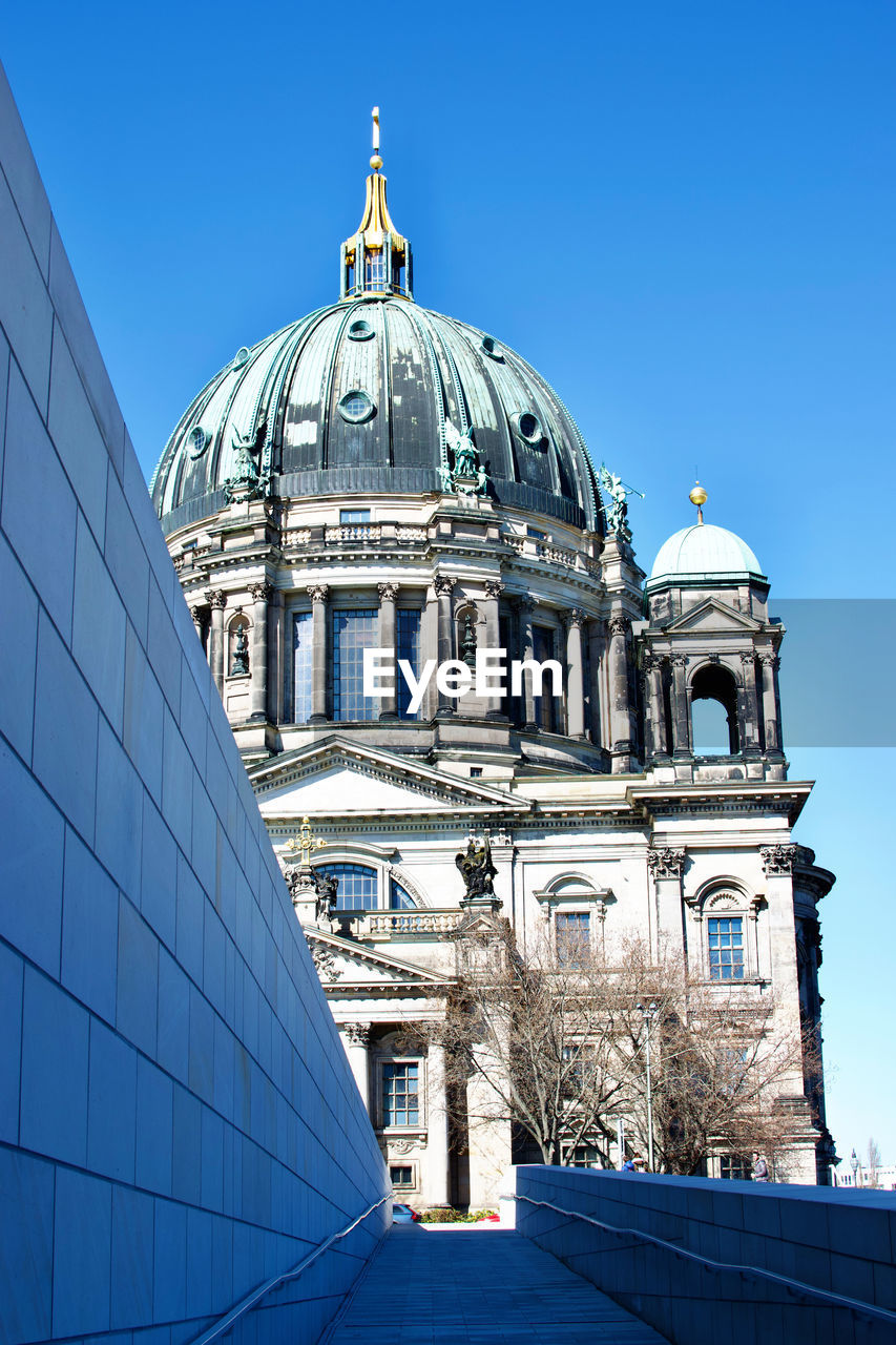 dome, architecture, building exterior, built structure, landmark, place of worship, travel destinations, religion, sky, belief, blue, city, building, nature, spirituality, travel, clear sky, worship, facade, no people, tourism, day, outdoors, history, catholicism, the past, sunny, government, low angle view