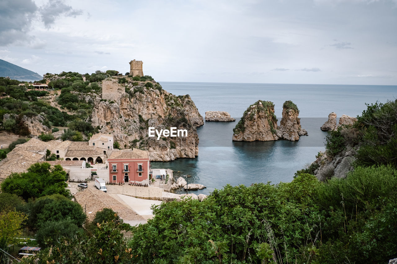 SCENIC VIEW OF SEA AGAINST BUILDINGS